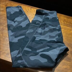 Women’s black and greycamo leggings